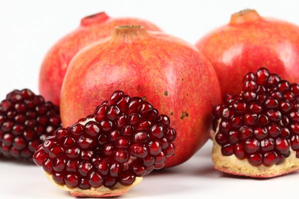 Eating pomegranate seeds side effects