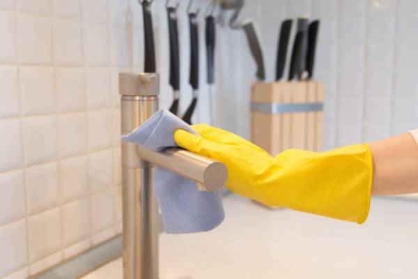 magic trick to shine and clean the kitchen sink