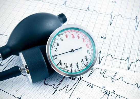 Ipertensione: comprensione delle sue cause, impatti e metodi di trattamento