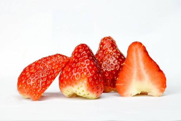 Properties of strawberries for health, healing, and beauty