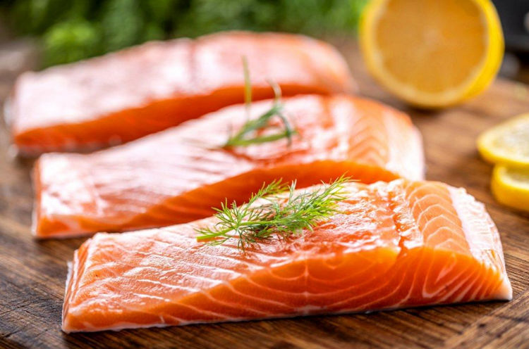 Salmon health benefits and risks