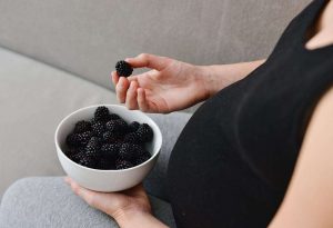 Properties of blackberry leaf and its benefits for beauty