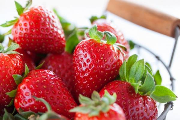 Properties of strawberries for health, healing, and beauty