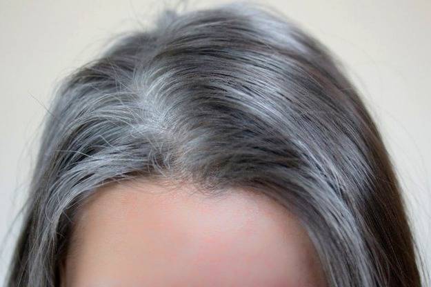 All the factors that can cause premature graying of hair