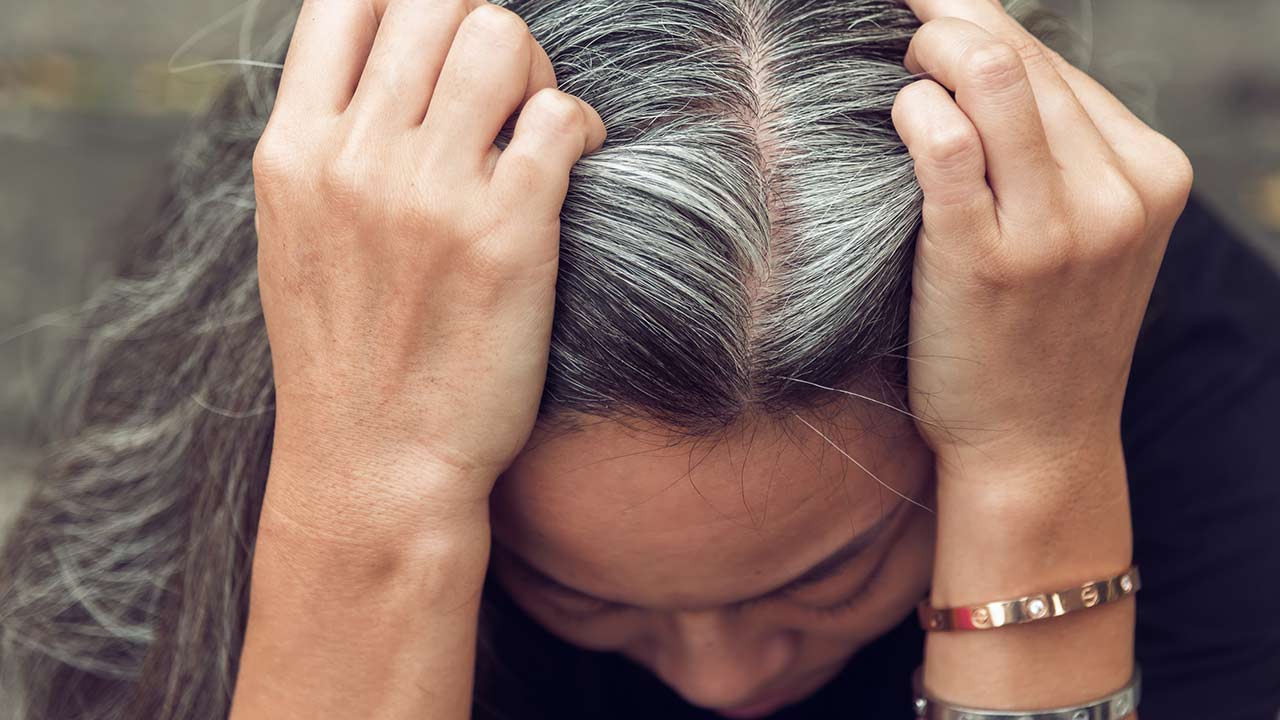 All the factors that can cause premature graying of hair