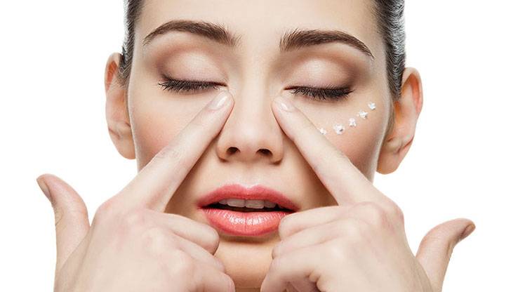A simple home remedy for dryness around the eyes