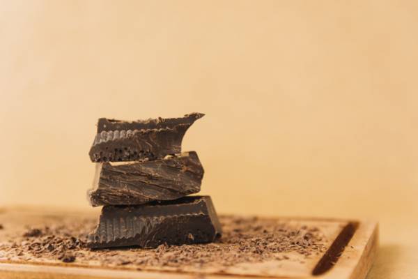 Properties of dark chocolate for health and beauty