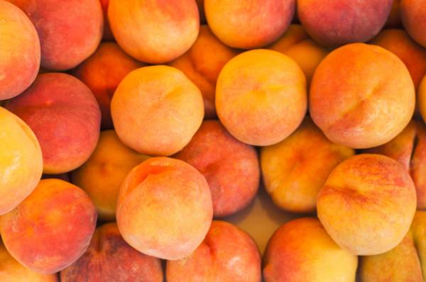 peach fruit properties on skin beauty, treatment of diseases, and slimming