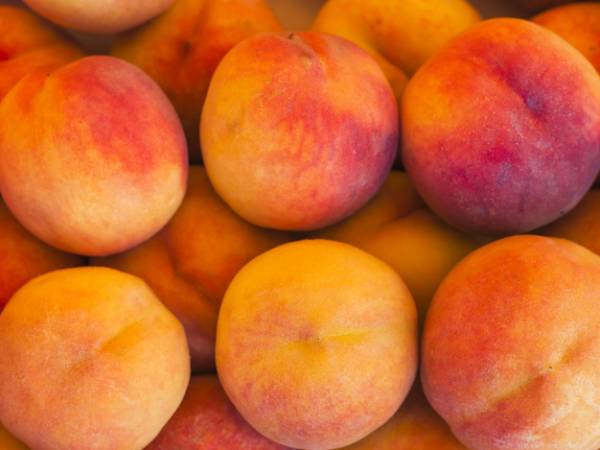 peach fruit properties on skin beauty, treatment of diseases, and slimming