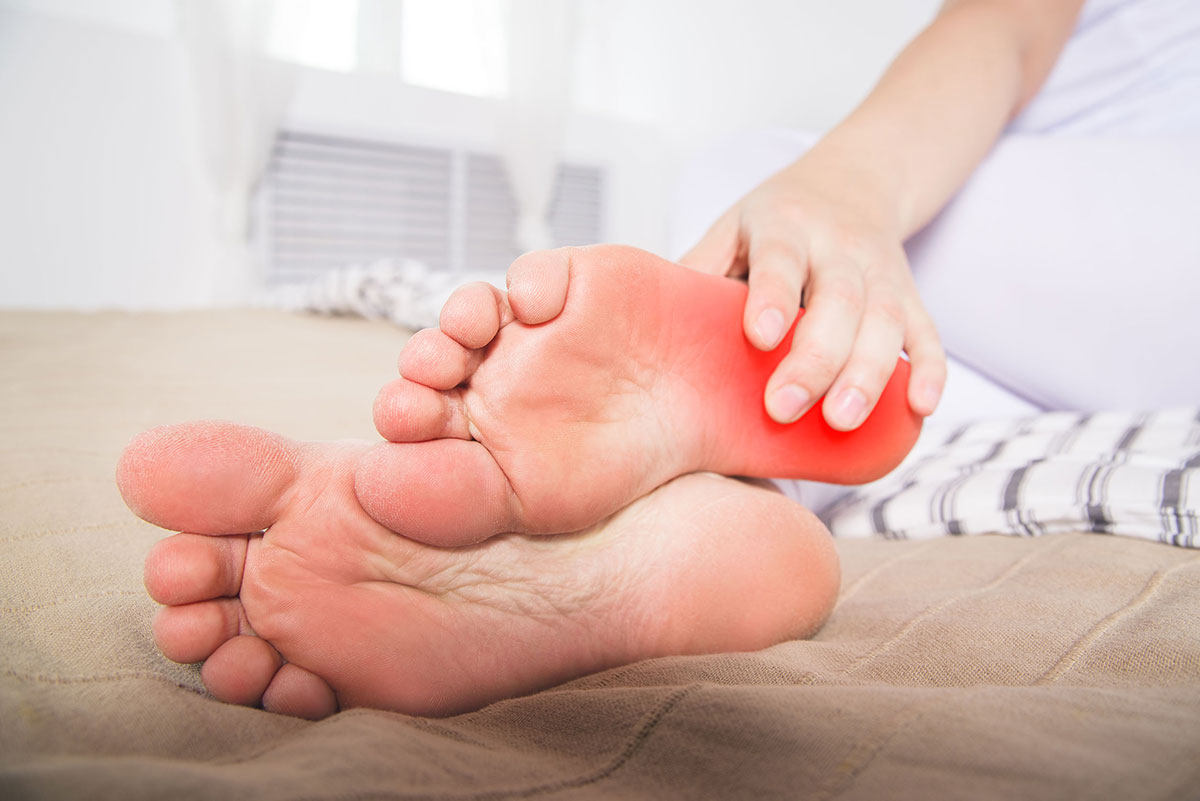 What is a heel spurs? What are its causes and symptoms? What is its treatment?
