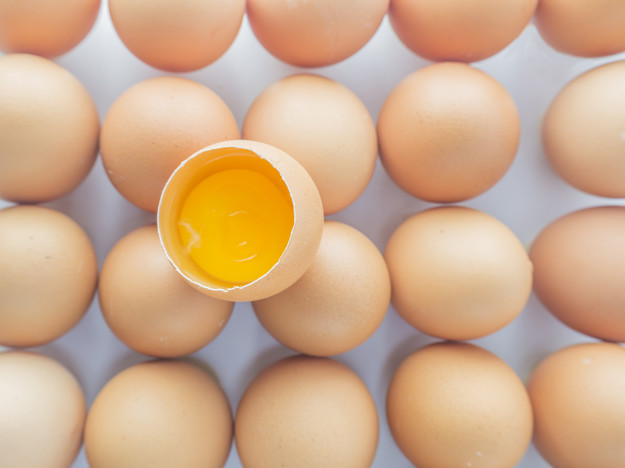 Properties and harms of "egg yolk" on the body and hair