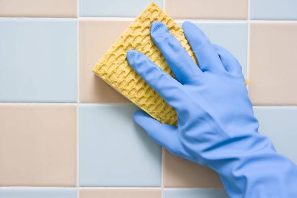 remove oil stains from kitchen wall