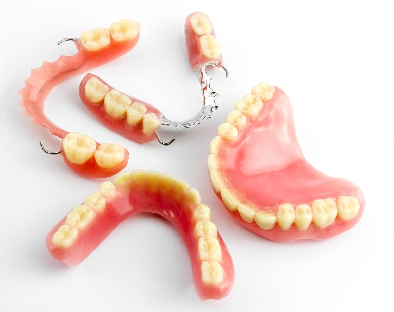Principles of denture brushing and important points of its care