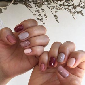 How to choose a suitable nail polish color?