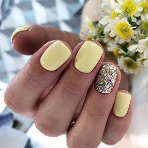 How to choose a suitable nail polish color?