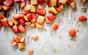 Properties of rhubarb to improve, slim, and beautify the skin