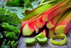 Properties of rhubarb to improve, slim, and beautify the skin
