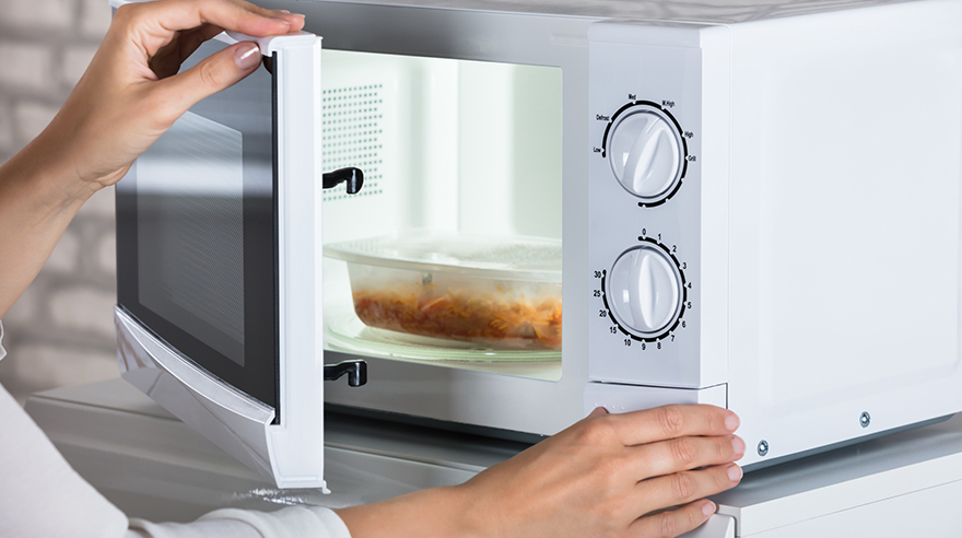 Important points about putting plastic containers in the microwave