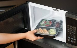 Important points about putting plastic containers in the microwave