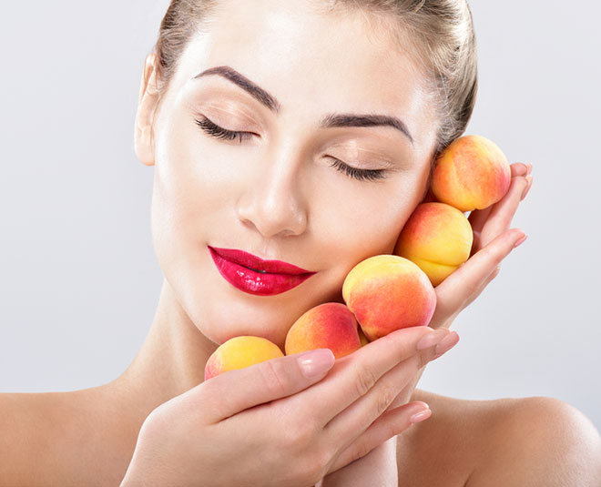 Peach face mask for radiance and skin health