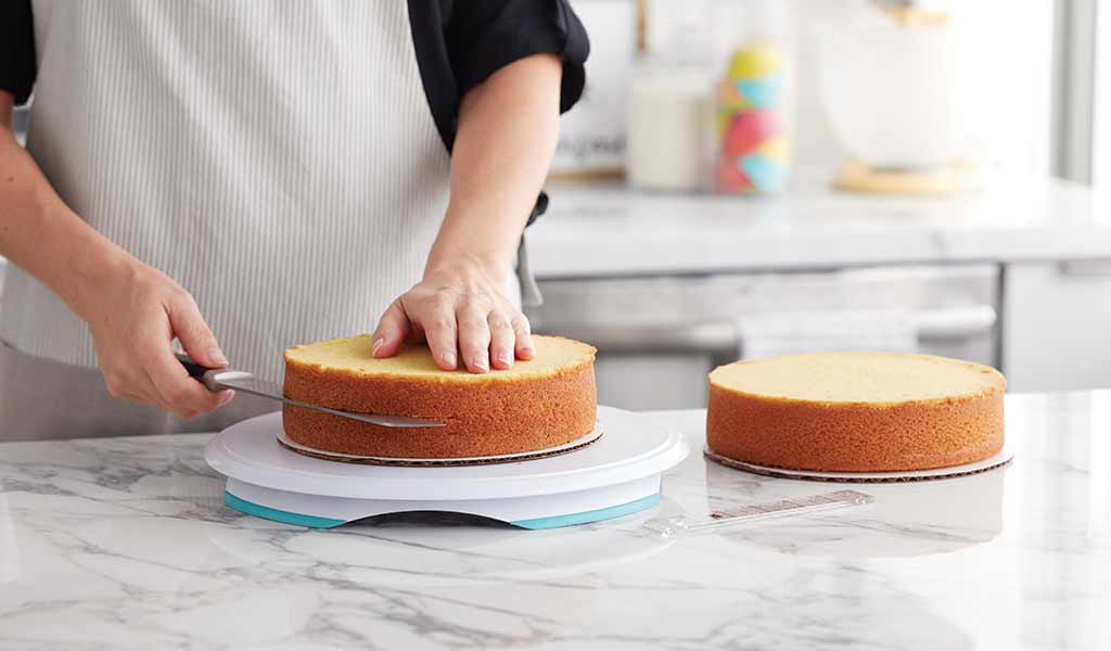 Learn how to serve homemade cakes best