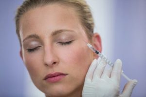 Inject fat behind your eyelids to make your eyes more beautiful
