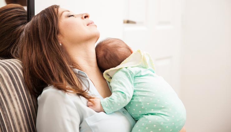 Le cause e il trattamento dell'insonnia postpartum