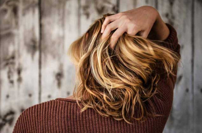 Ci sono 10 ingredienti nei prodotti per la cura dei capelli che danneggiano i capelli