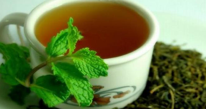 Benefícios do chá de alecrim e efeitos colaterais