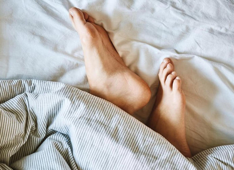 Dovresti conoscere questi 6 benefici del dormire nudo!