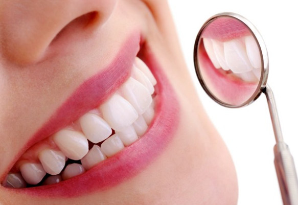 Los 13 hábitos que atentan contra la salud de tus dientes