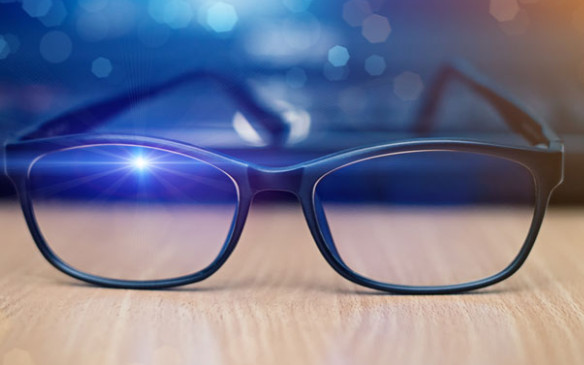 Are blue light blocking glasses really effective? + Video