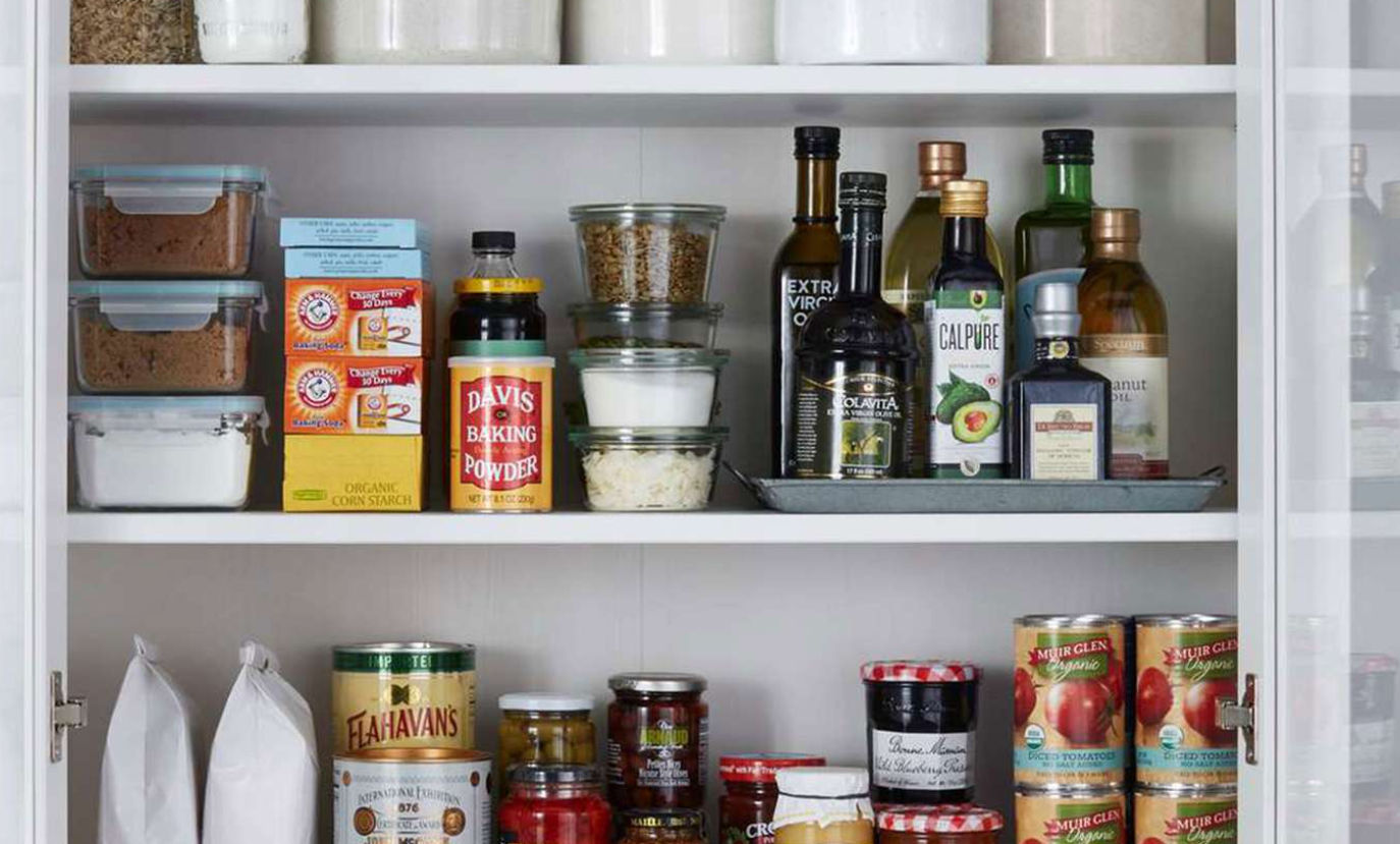 How to organize a small pantry 1